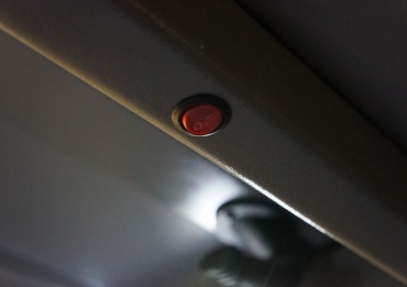 Выключатель так же расположен на люке.