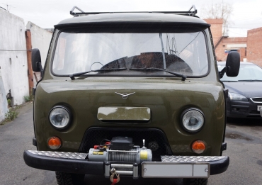 УАЗ-390995 2010 для буксировки сохранены штатные крюки, размещенные снизу рамы.